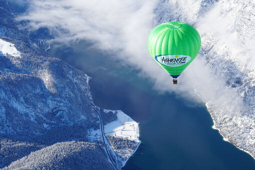 Rise into the skies in hot-air balloon and enjoy a bird's eye view of the wintry Karwendel mountains.